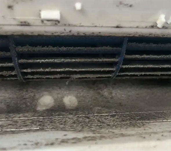 左云空调吹的风有股烧焦味是怎么回事